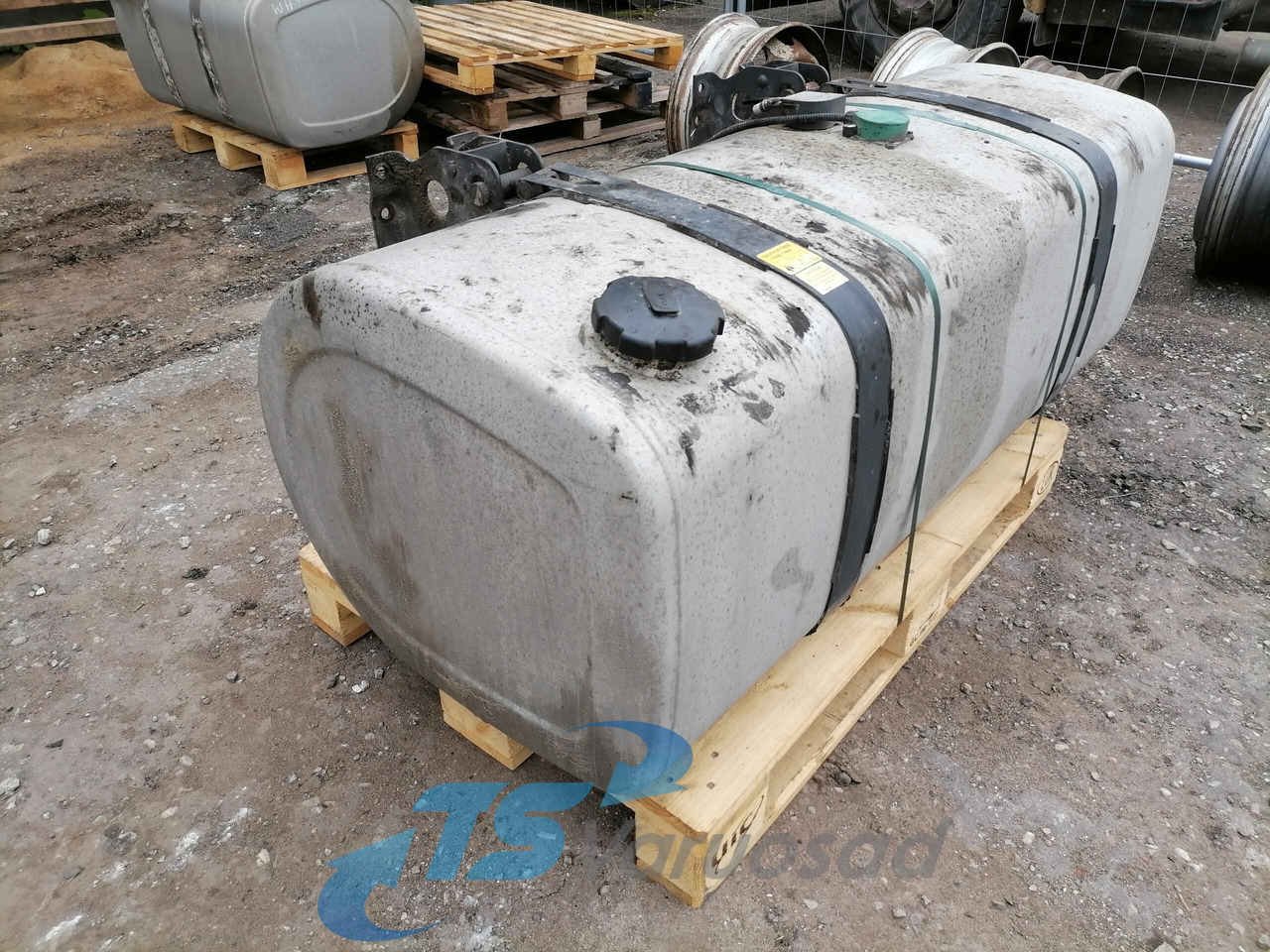 Volvo Kütusepaak 475L 22038784 - מכל דלק עבור משאית: תמונה 2 Volvo Kütusepaak 475L 22038784 - מכל דלק עבור משאית: תמונה 2