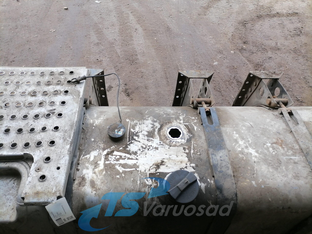 Volvo Kütusepaak 900L 21442022 - מכל דלק עבור משאית: תמונה 5 Volvo Kütusepaak 900L 21442022 - מכל דלק עבור משאית: תמונה 5