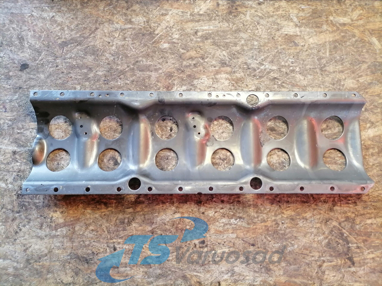 Volvo Ladder frame 20499612 - מחבת שמן עבור משאית: תמונה 3 Volvo Ladder frame 20499612 - מחבת שמן עבור משאית: תמונה 3