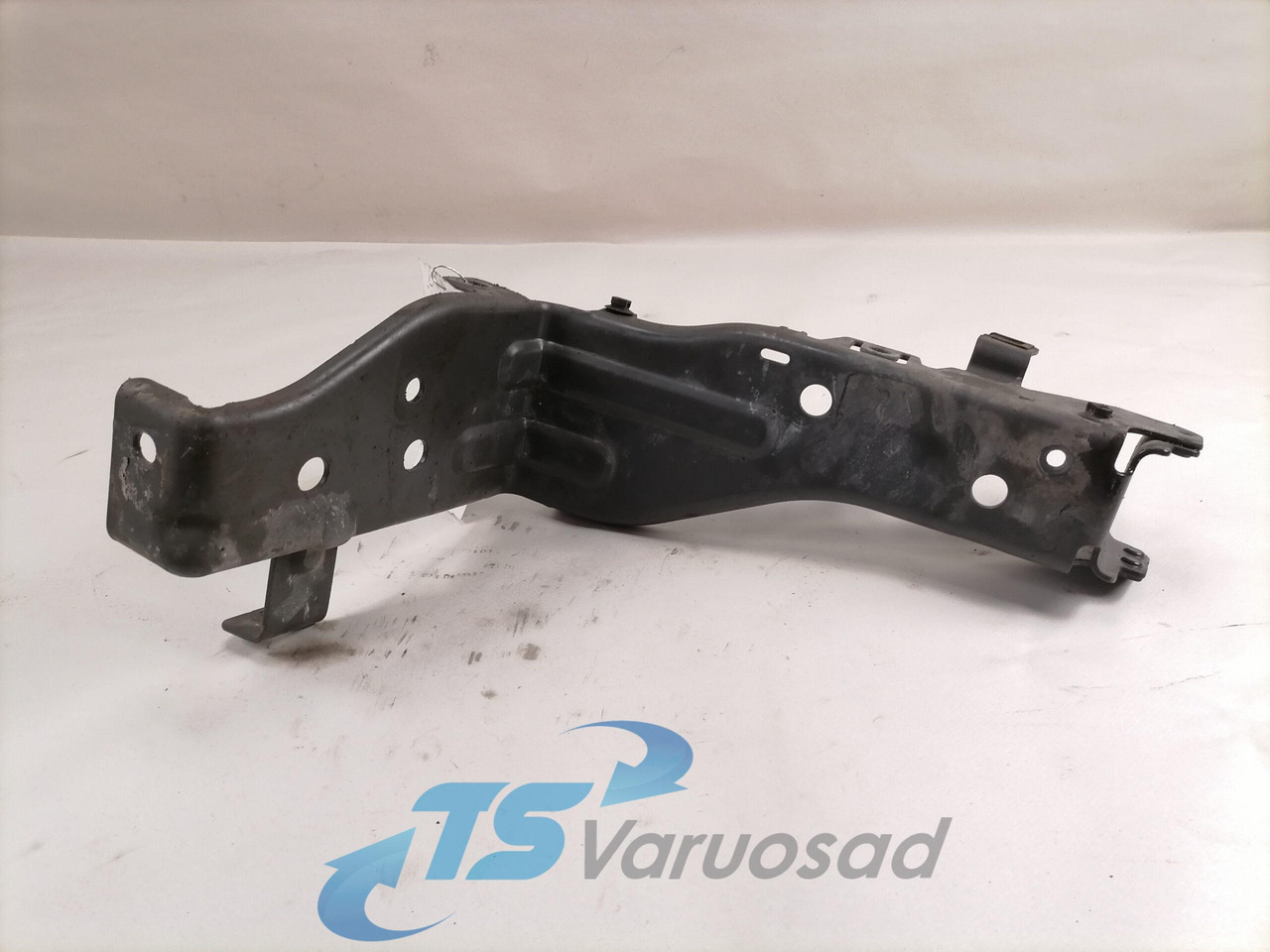 Volvo Light bracket 82285617 - אורות/ תאורה עבור משאית: תמונה 1 Volvo Light bracket 82285617 - אורות/ תאורה עבור משאית: תמונה 1