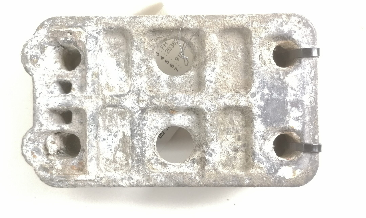 Volvo Mudguard bracket 20382890 - חלק אוניברסלי עבור משאית: תמונה 3 Volvo Mudguard bracket 20382890 - חלק אוניברסלי עבור משאית: תמונה 3