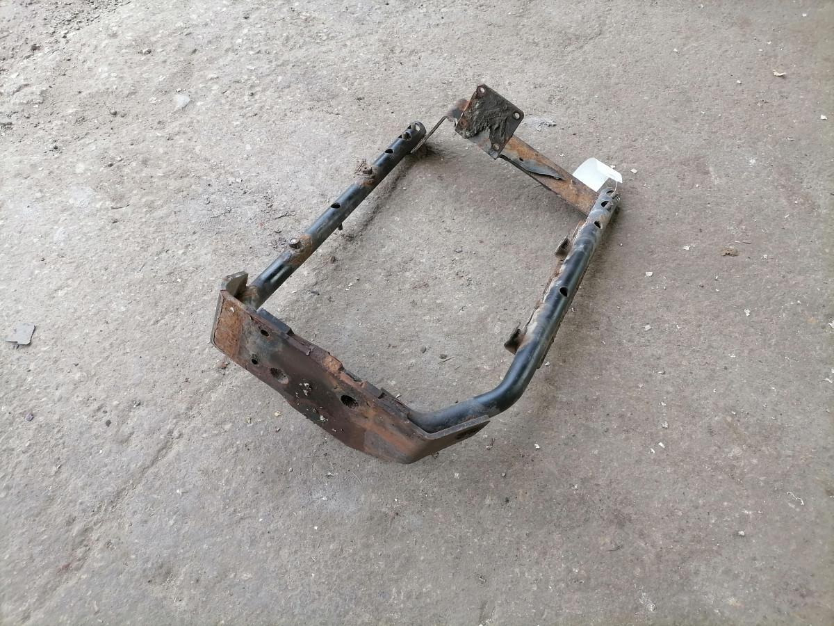 Volvo Mudguard bracket 20969984 - חלק אוניברסלי עבור משאית: תמונה 3 Volvo Mudguard bracket 20969984 - חלק אוניברסלי עבור משאית: תמונה 3