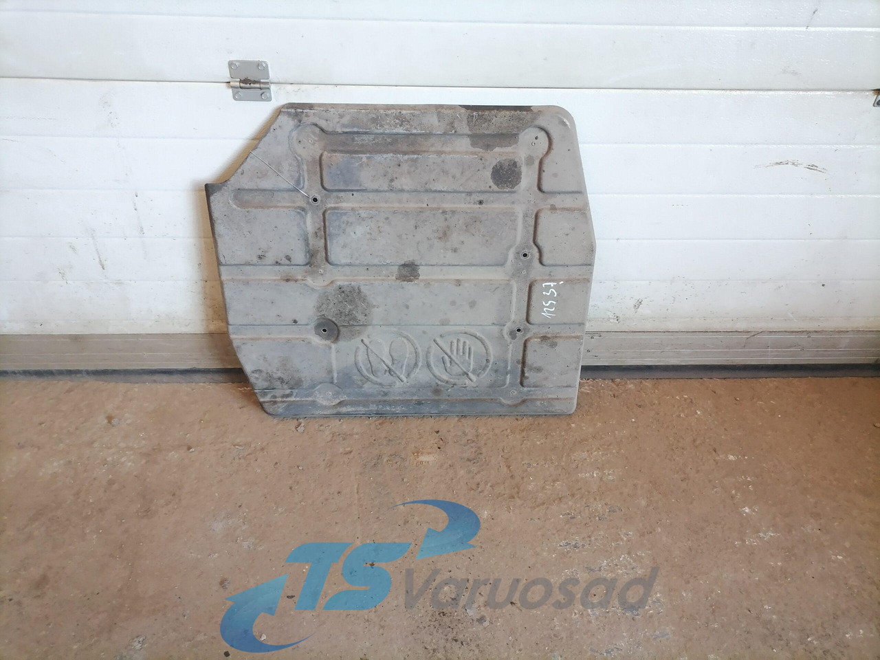 Volvo Muffler cover 21638275 - עמם-פליטה עבור משאית: תמונה 1 Volvo Muffler cover 21638275 - עמם-פליטה עבור משאית: תמונה 1
