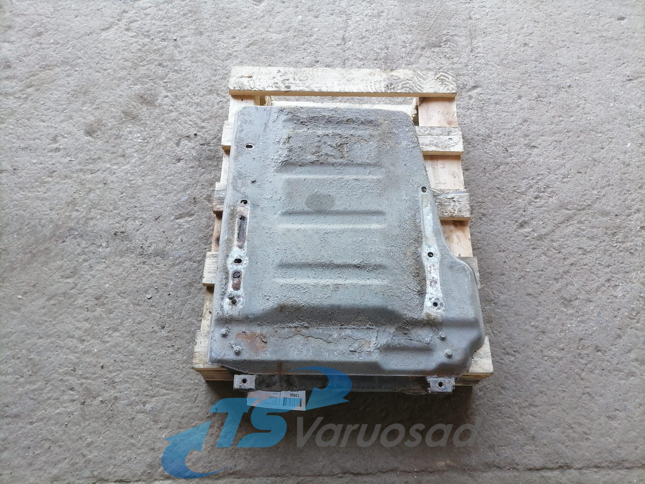Volvo Muffler cover 22223840 - עמם-פליטה עבור משאית: תמונה 1 Volvo Muffler cover 22223840 - עמם-פליטה עבור משאית: תמונה 1