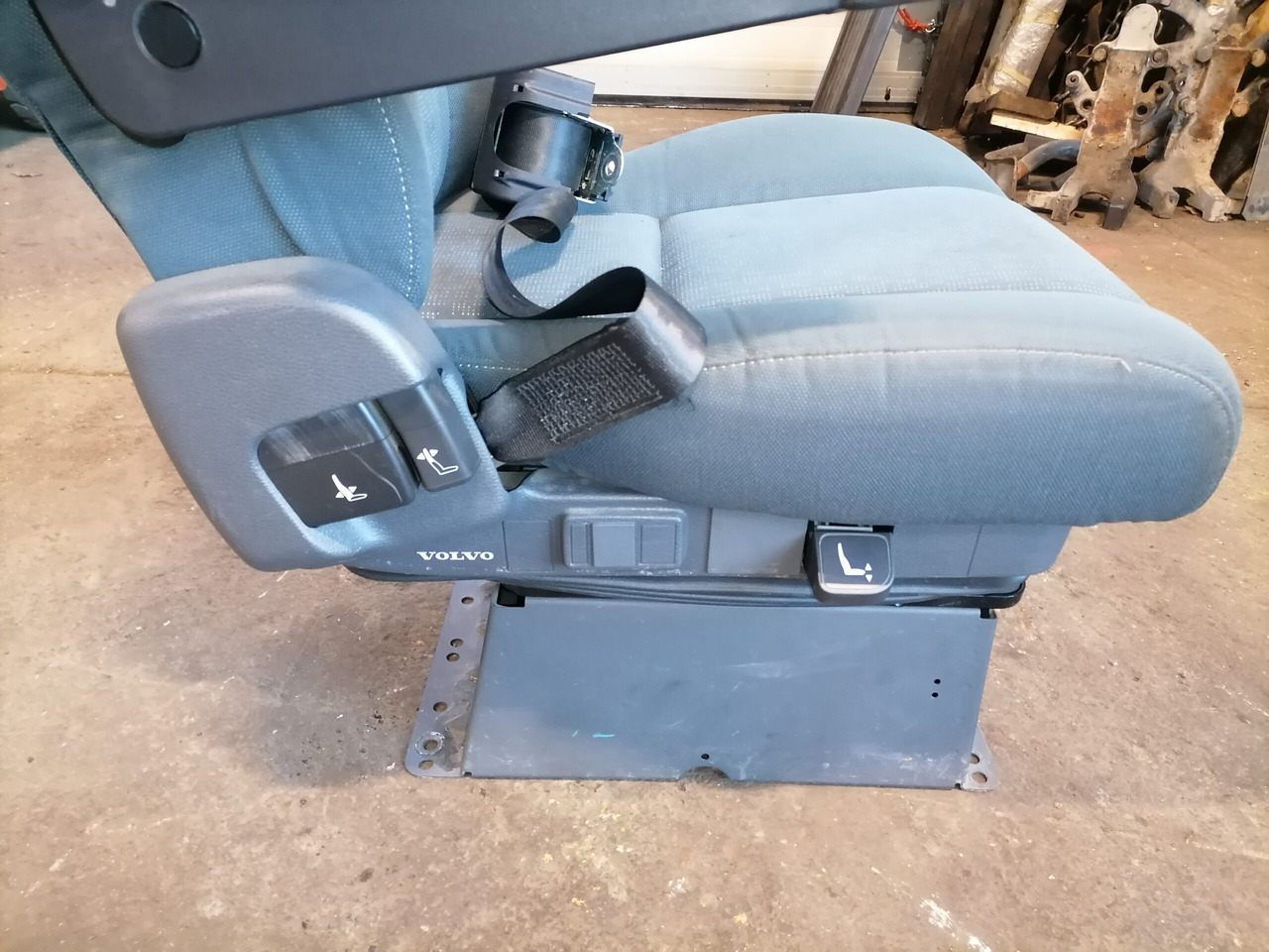 Volvo Passenger seat 21065292 - מושב עבור משאית: תמונה 3 Volvo Passenger seat 21065292 - מושב עבור משאית: תמונה 3