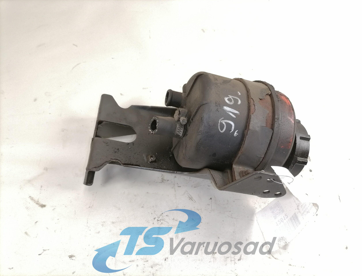 Volvo Steering oil tank+ bracket 1592945 - צינור היגוי עבור משאית: תמונה 1 Volvo Steering oil tank+ bracket 1592945 - צינור היגוי עבור משאית: תמונה 1