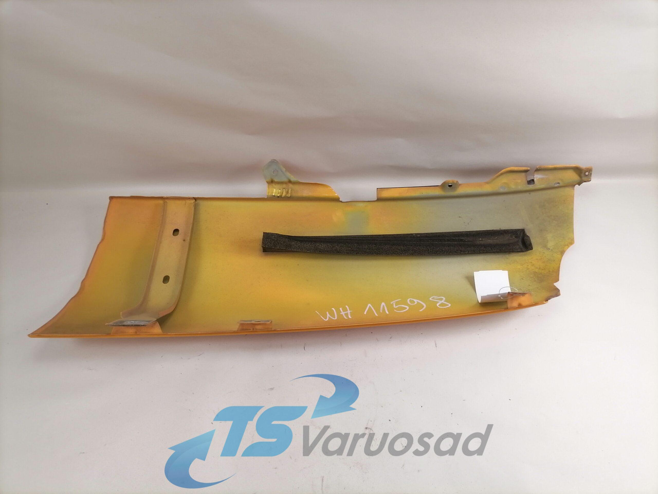 Volvo Volvo kabiini nurgapõsk, vasak 20379175 - גריל עבור משאית: תמונה 2 Volvo Volvo kabiini nurgapõsk, vasak 20379175 - גריל עבור משאית: תמונה 2