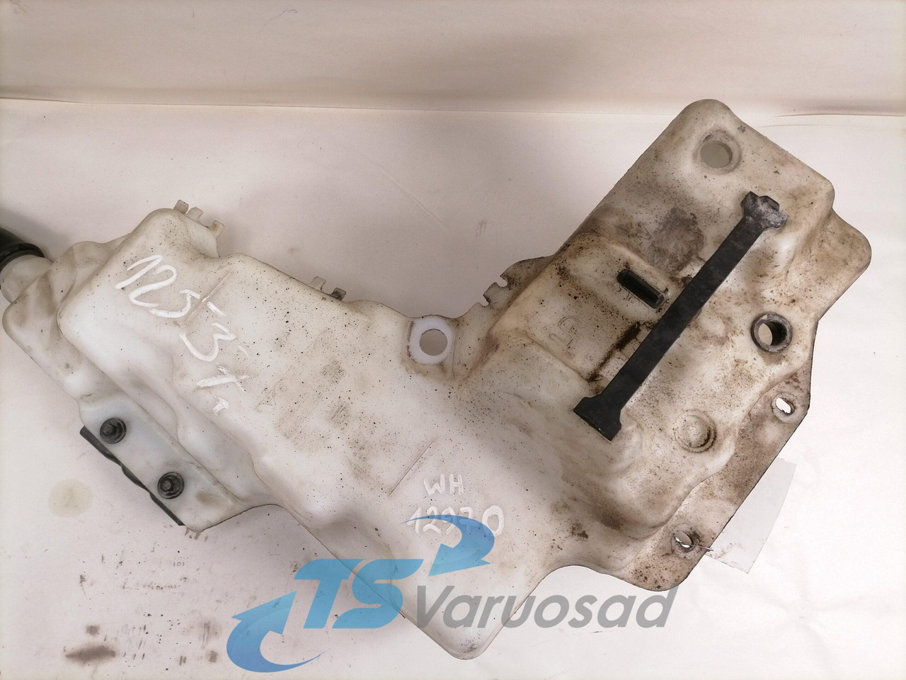Volvo Windscreen washer fluid tank 84092259 - מגב עבור משאית: תמונה 2 Volvo Windscreen washer fluid tank 84092259 - מגב עבור משאית: תמונה 2