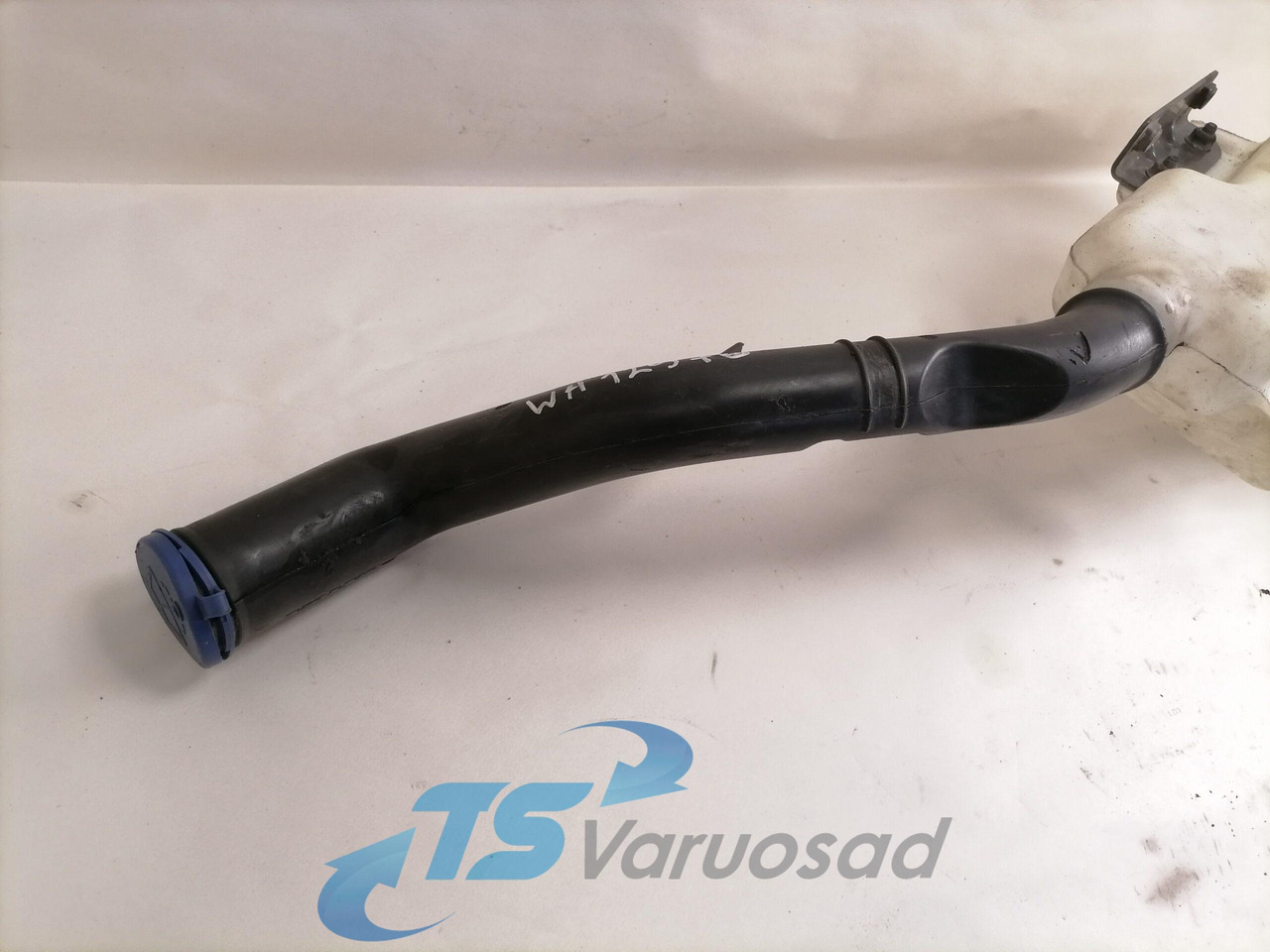 Volvo Windscreen washer fluid tank 84092259 - מגב עבור משאית: תמונה 3 Volvo Windscreen washer fluid tank 84092259 - מגב עבור משאית: תמונה 3
