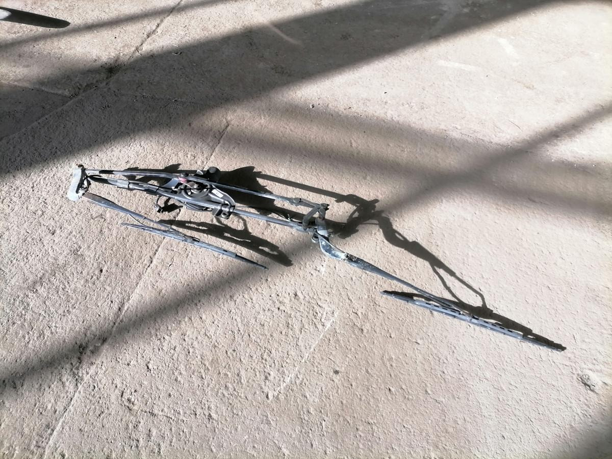 Volvo Wiper frame 688044 - מגב עבור משאית: תמונה 2 Volvo Wiper frame 688044 - מגב עבור משאית: תמונה 2