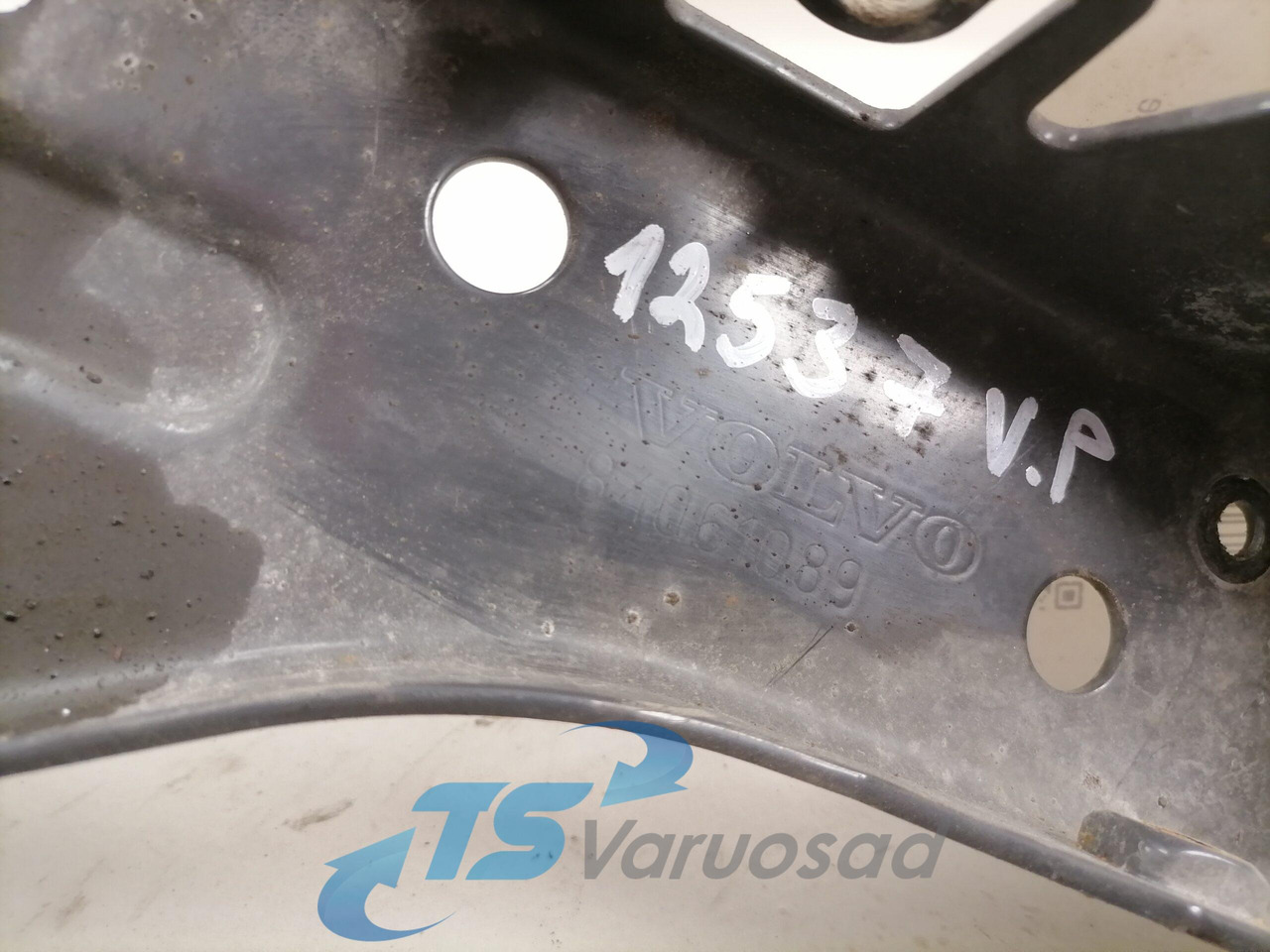 Volvo light bracket 84061089 - אורות/ תאורה עבור משאית: תמונה 3 Volvo light bracket 84061089 - אורות/ תאורה עבור משאית: תמונה 3