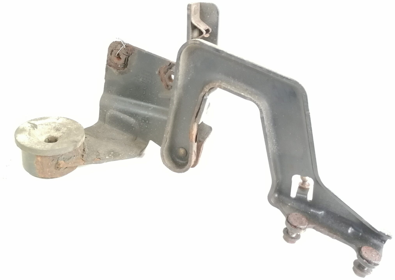 Volvo lower grille carrier hinge 20425954 - גריל עבור משאית: תמונה 1 Volvo lower grille carrier hinge 20425954 - גריל עבור משאית: תמונה 1