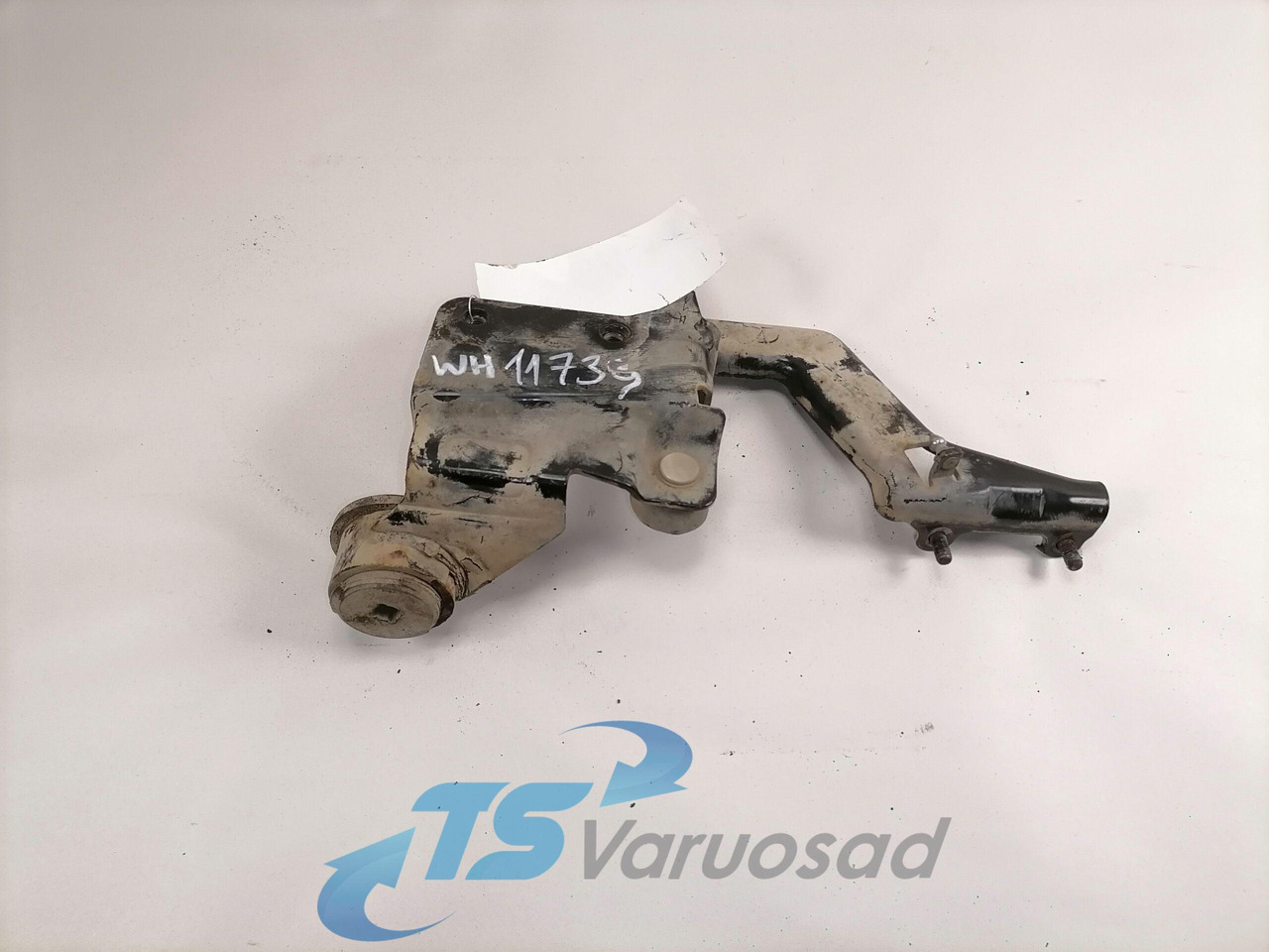 Volvo lower grille carrier hinge 20528507 - גריל עבור משאית: תמונה 1 Volvo lower grille carrier hinge 20528507 - גריל עבור משאית: תמונה 1