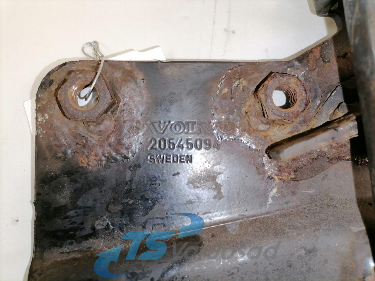Volvo lower grille carrier hinge 20545094 - גריל עבור משאית: תמונה 3 Volvo lower grille carrier hinge 20545094 - גריל עבור משאית: תמונה 3
