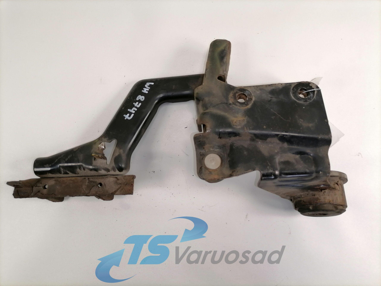 Volvo lower grille carrier hinge 20545094 - גריל עבור משאית: תמונה 3 Volvo lower grille carrier hinge 20545094 - גריל עבור משאית: תמונה 3