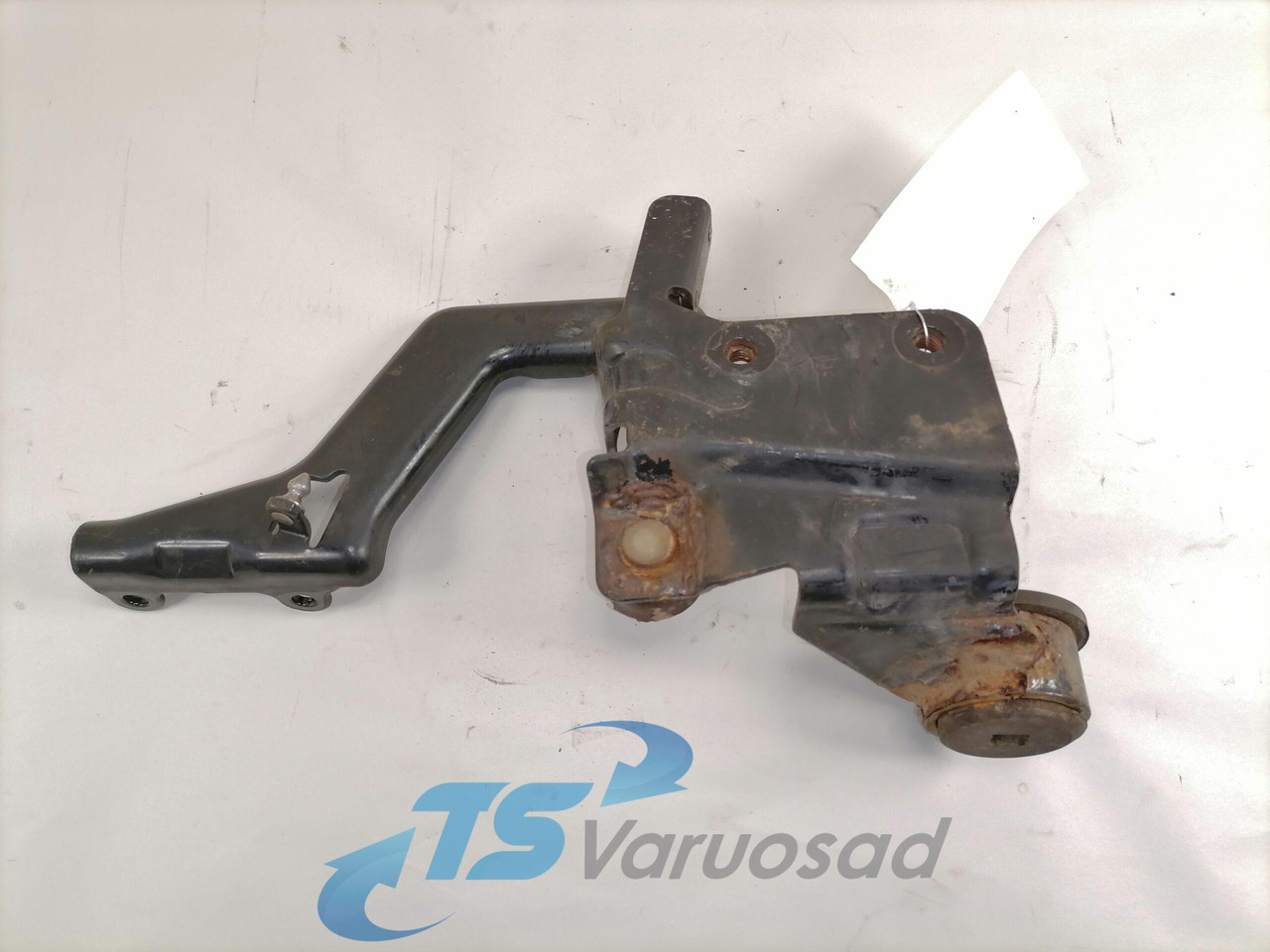 Volvo lower grille carrier hinge 20545094 - גריל עבור משאית: תמונה 2 Volvo lower grille carrier hinge 20545094 - גריל עבור משאית: תמונה 2
