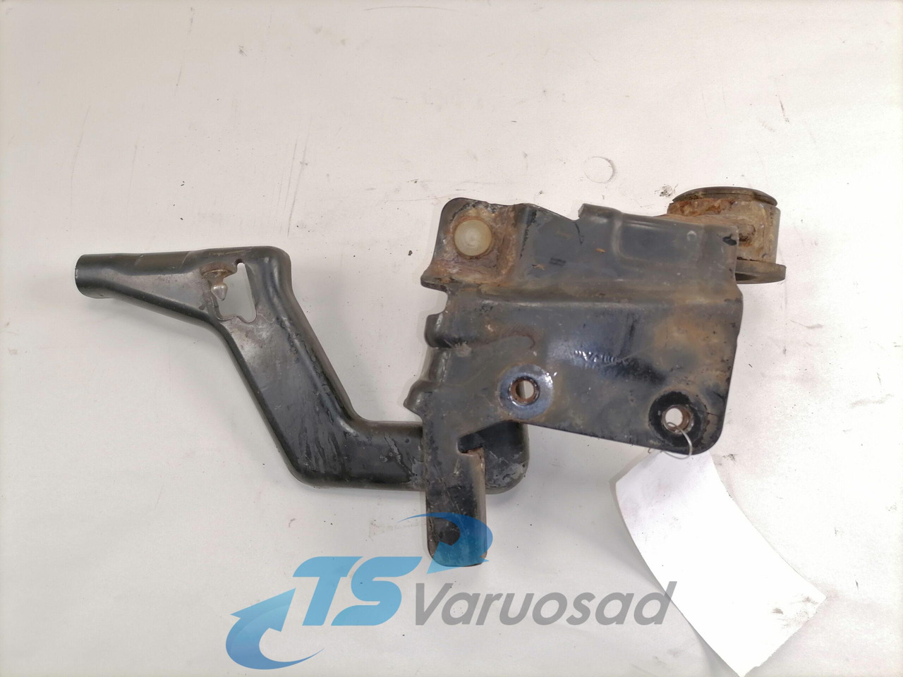 Volvo lower grille carrier hinge 20545095 - גריל עבור משאית: תמונה 2 Volvo lower grille carrier hinge 20545095 - גריל עבור משאית: תמונה 2