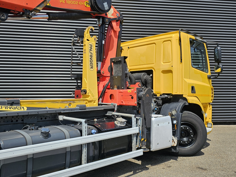 DAF CF 330 6x2-4 / PALFINGER CRANE + HOOKLIFT - משאית הרמת וו, משאית מנוף: תמונה 4 DAF CF 330 6x2-4 / PALFINGER CRANE + HOOKLIFT - משאית הרמת וו, משאית מנוף: תמונה 4