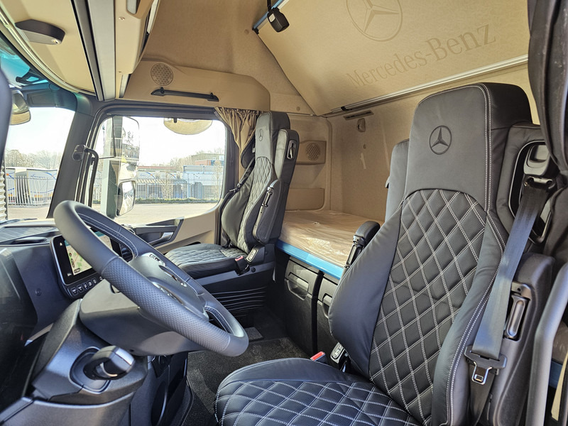 Interior photo 2: יחידת טרקטור Mercedes-Benz ACTROS 3363 / 6x4 / !!NEW!! / RETARDER / PTO