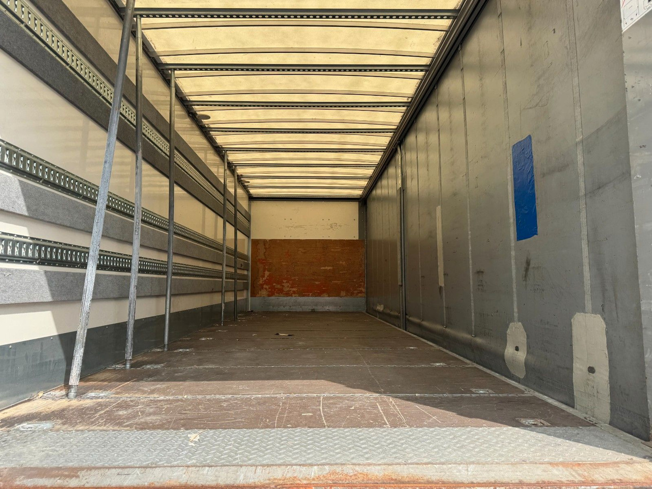 MAN 18.290 4X2 Koffer / Plane Top Zustand 8,30 Meter - משאית וילונות צד: תמונה 3 MAN 18.290 4X2 Koffer / Plane Top Zustand 8,30 Meter - משאית וילונות צד: תמונה 3