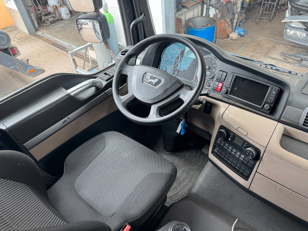 MAN 18.290 4X2 Koffer / Plane Top Zustand 8,30 Meter - משאית תיבה: תמונה 5 MAN 18.290 4X2 Koffer / Plane Top Zustand 8,30 Meter - משאית תיבה: תמונה 5
