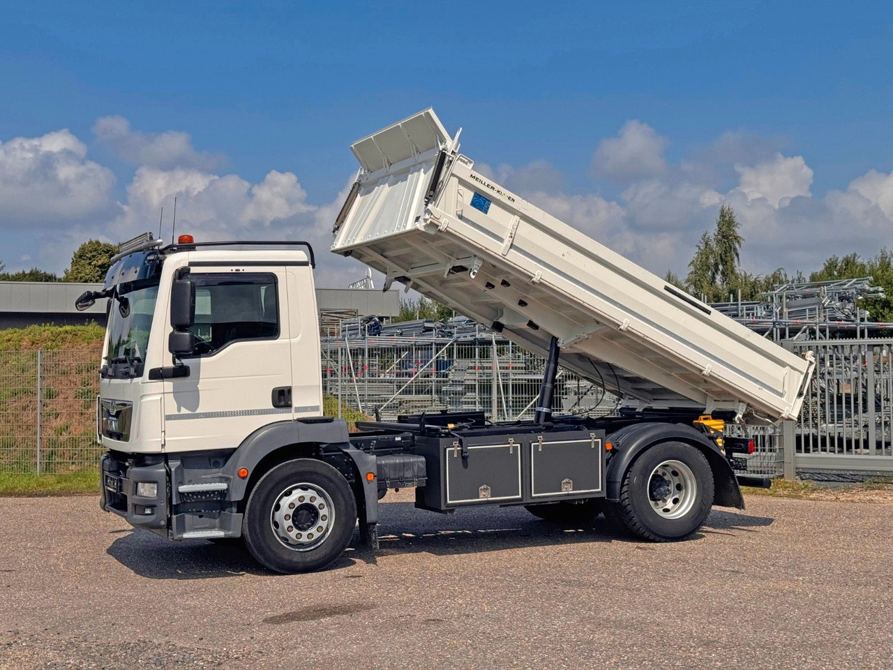 MAN 18.320 4X2 Meiller 3. Seitenkipper Top Zustand - מזהיר: תמונה 1 MAN 18.320 4X2 Meiller 3. Seitenkipper Top Zustand - מזהיר: תמונה 1