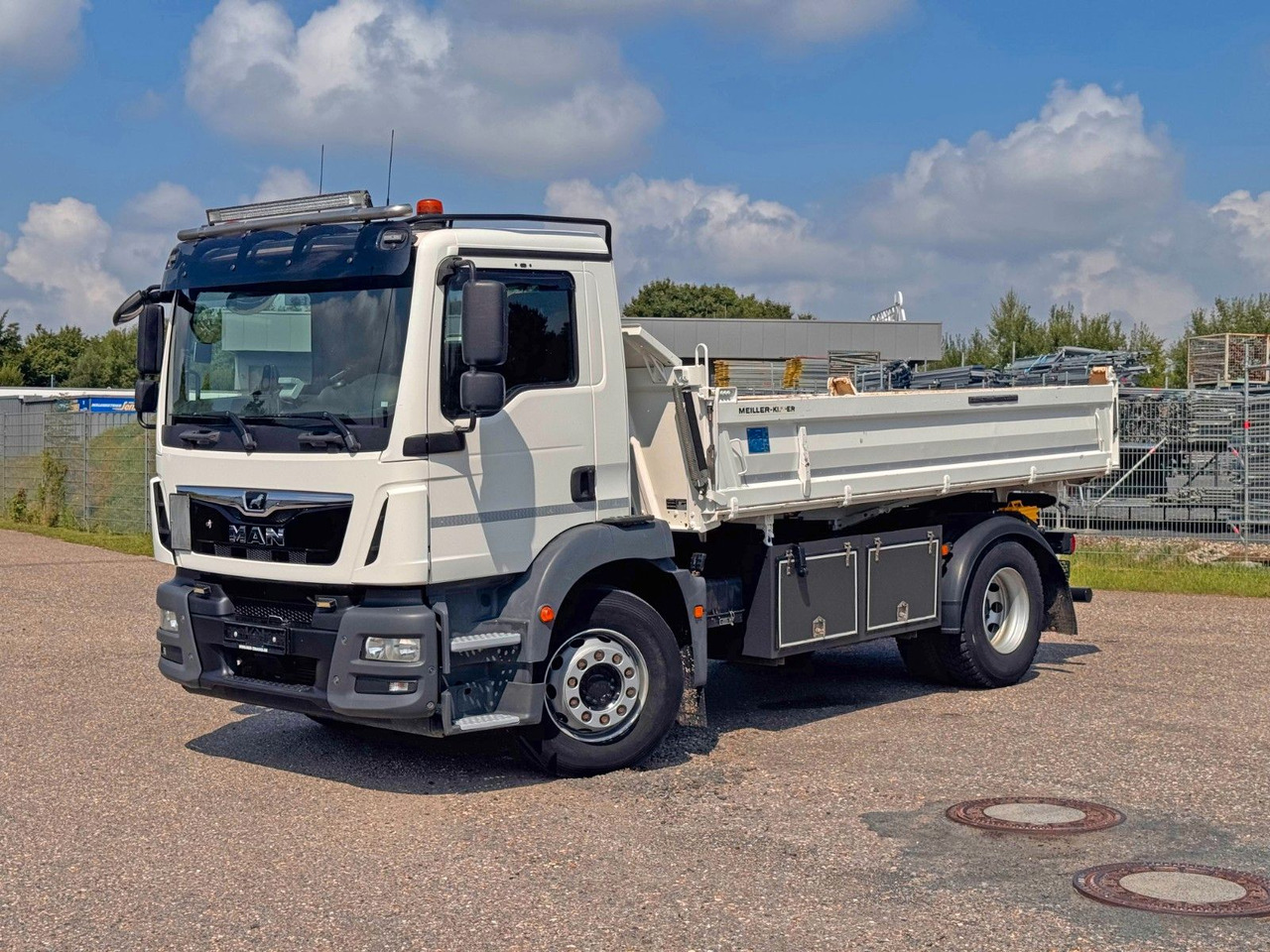 MAN 18.320 4X2 Meiller 3. Seitenkipper Top Zustand - מזהיר: תמונה 3 MAN 18.320 4X2 Meiller 3. Seitenkipper Top Zustand - מזהיר: תמונה 3
