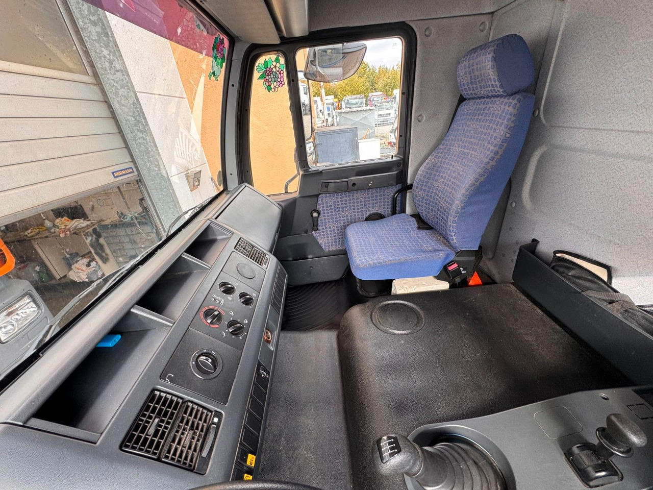 MAN 8.140 4X2 Pritsche Plane Original Km - כלי רכב מסחרי עם וילונות צד: תמונה 4 MAN 8.140 4X2 Pritsche Plane Original Km - כלי רכב מסחרי עם וילונות צד: תמונה 4