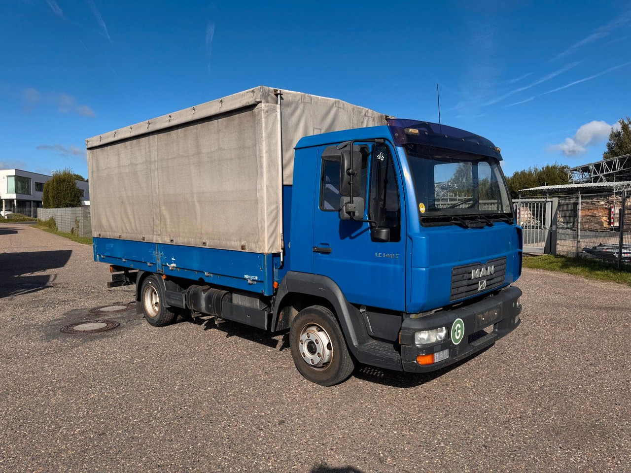 MAN 8.140 4X2 Pritsche Plane Original Km - כלי רכב מסחרי עם וילונות צד: תמונה 1 MAN 8.140 4X2 Pritsche Plane Original Km - כלי רכב מסחרי עם וילונות צד: תמונה 1