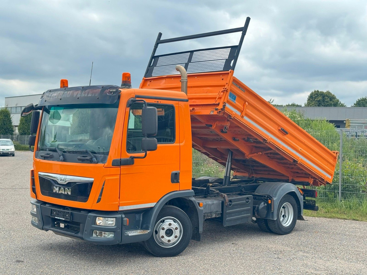 MAN 8.220 4x2 Meiller 3S. Kipper | Sperrdiff. | AHK - מזהיר: תמונה 1 MAN 8.220 4x2 Meiller 3S. Kipper | Sperrdiff. | AHK - מזהיר: תמונה 1