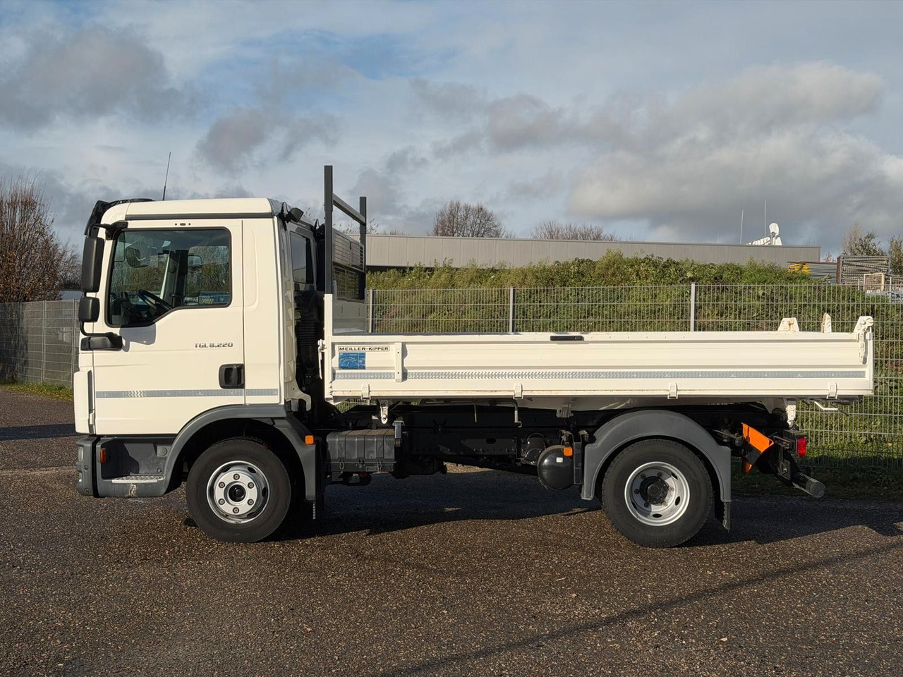 כלי רכב מסחרי מזהיר MAN 8.220 4x2 Meiller 3S. Kipper | TOP Zustand!: תמונה 12 כלי רכב מסחרי מזהיר MAN 8.220 4x2 Meiller 3S. Kipper | TOP Zustand!: תמונה 12