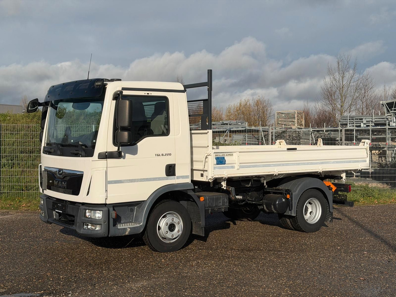 כלי רכב מסחרי מזהיר MAN 8.220 4x2 Meiller 3S. Kipper | TOP Zustand!: תמונה 14 כלי רכב מסחרי מזהיר MAN 8.220 4x2 Meiller 3S. Kipper | TOP Zustand!: תמונה 14