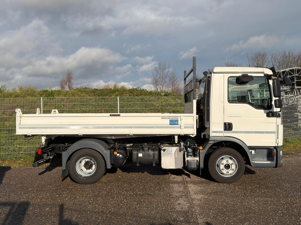 כלי רכב מסחרי מזהיר MAN 8.220 4x2 Meiller 3S. Kipper | TOP Zustand!: תמונה 6 כלי רכב מסחרי מזהיר MAN 8.220 4x2 Meiller 3S. Kipper | TOP Zustand!: תמונה 6