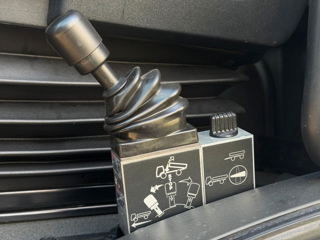 כלי רכב מסחרי מזהיר MAN 8.220 4x2 Meiller 3S. Kipper | TOP Zustand!: תמונה 20 כלי רכב מסחרי מזהיר MAN 8.220 4x2 Meiller 3S. Kipper | TOP Zustand!: תמונה 20