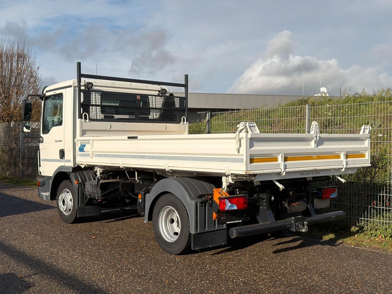 כלי רכב מסחרי מזהיר MAN 8.220 4x2 Meiller 3S. Kipper | TOP Zustand!: תמונה 11 כלי רכב מסחרי מזהיר MAN 8.220 4x2 Meiller 3S. Kipper | TOP Zustand!: תמונה 11