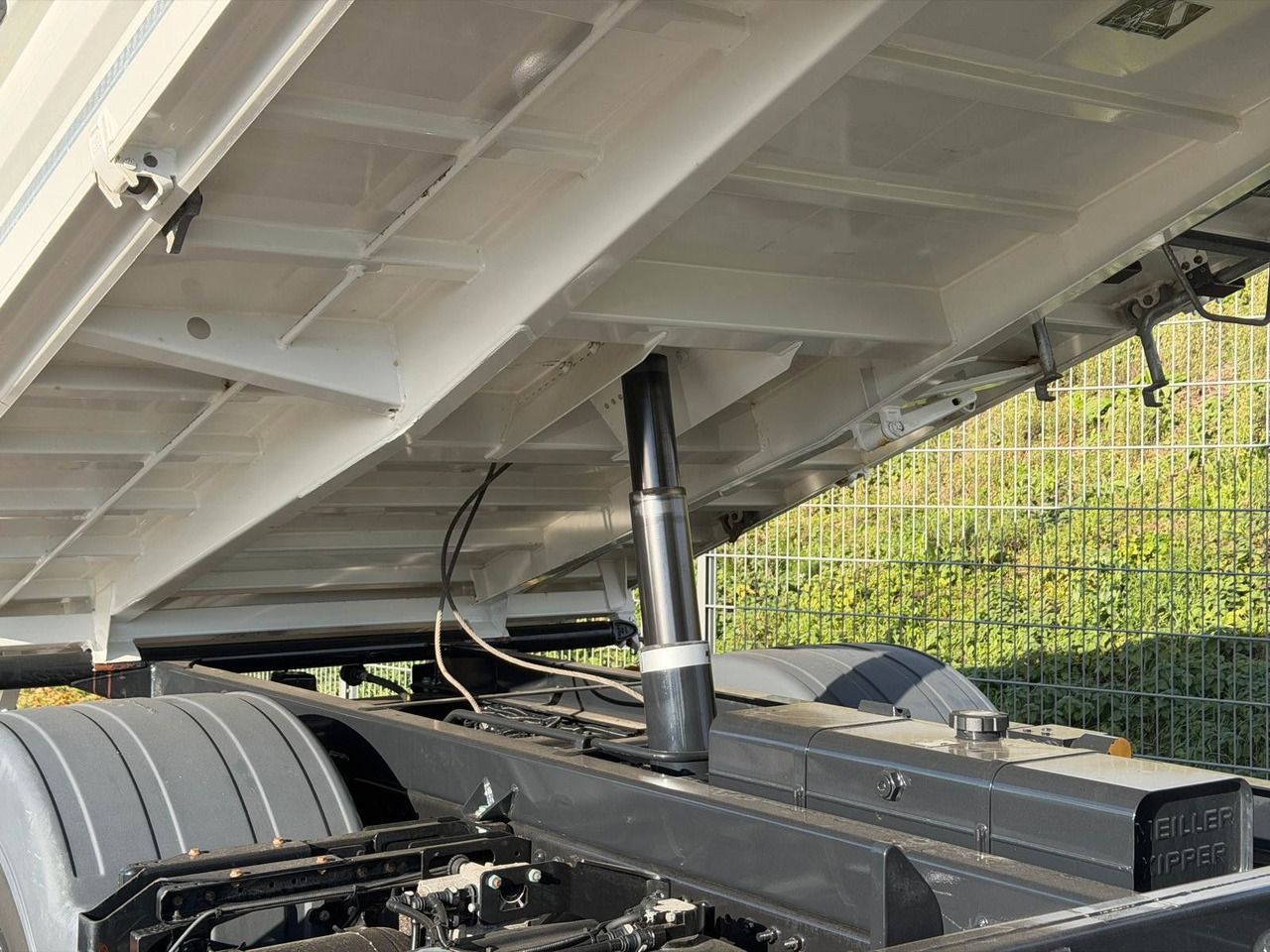 MAN 8.220 4x2 Meiller 3S. Kipper | TOP Zustand! - כלי רכב מסחרי מזהיר: תמונה 3 MAN 8.220 4x2 Meiller 3S. Kipper | TOP Zustand! - כלי רכב מסחרי מזהיר: תמונה 3