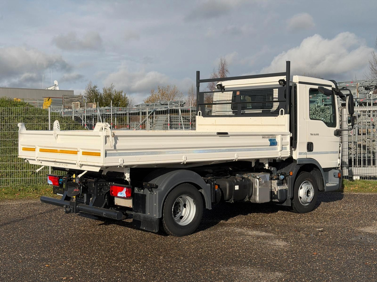 כלי רכב מסחרי מזהיר MAN 8.220 4x2 Meiller 3S. Kipper | TOP Zustand!: תמונה 8 כלי רכב מסחרי מזהיר MAN 8.220 4x2 Meiller 3S. Kipper | TOP Zustand!: תמונה 8