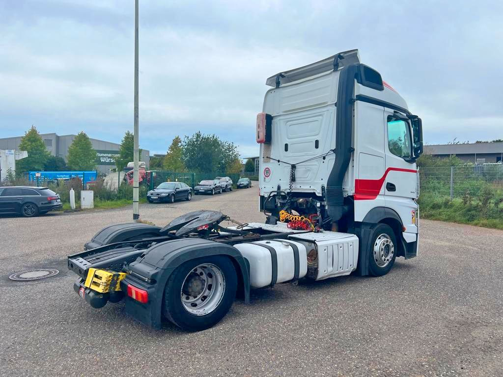 Mercedes-Benz 1842 4X2 mit Höhenverstellbarer Sattelkuppung Mercedes-Benz 1842 4X2 mit Höhenverstellbarer Sattelkuppung - יחידת טרקטור: תמונה 2 Mercedes-Benz 1842 4X2 mit Höhenverstellbarer Sattelkuppung Mercedes-Benz 1842 4X2 mit Höhenverstellbarer Sattelkuppung - יחידת טרקטור: תמונה 2