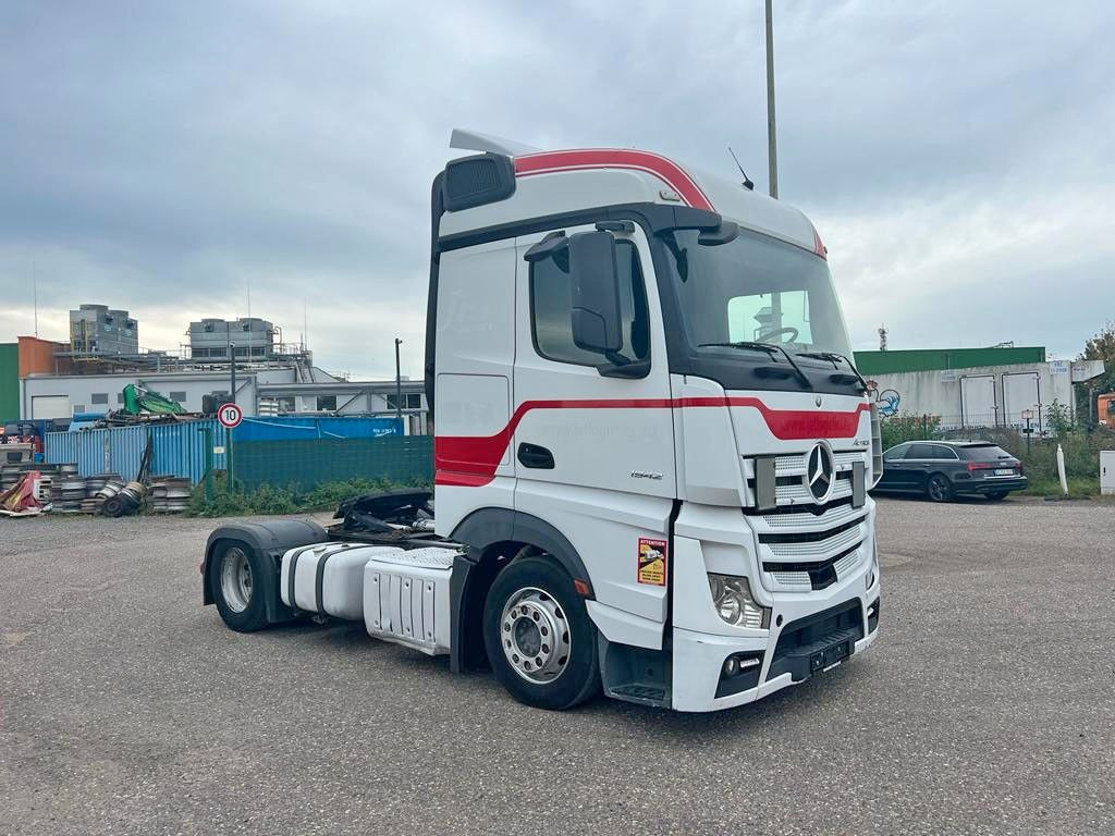 Mercedes-Benz 1842 4X2 mit Höhenverstellbarer Sattelkuppung Mercedes-Benz 1842 4X2 mit Höhenverstellbarer Sattelkuppung - יחידת טרקטור: תמונה 5 Mercedes-Benz 1842 4X2 mit Höhenverstellbarer Sattelkuppung Mercedes-Benz 1842 4X2 mit Höhenverstellbarer Sattelkuppung - יחידת טרקטור: תמונה 5