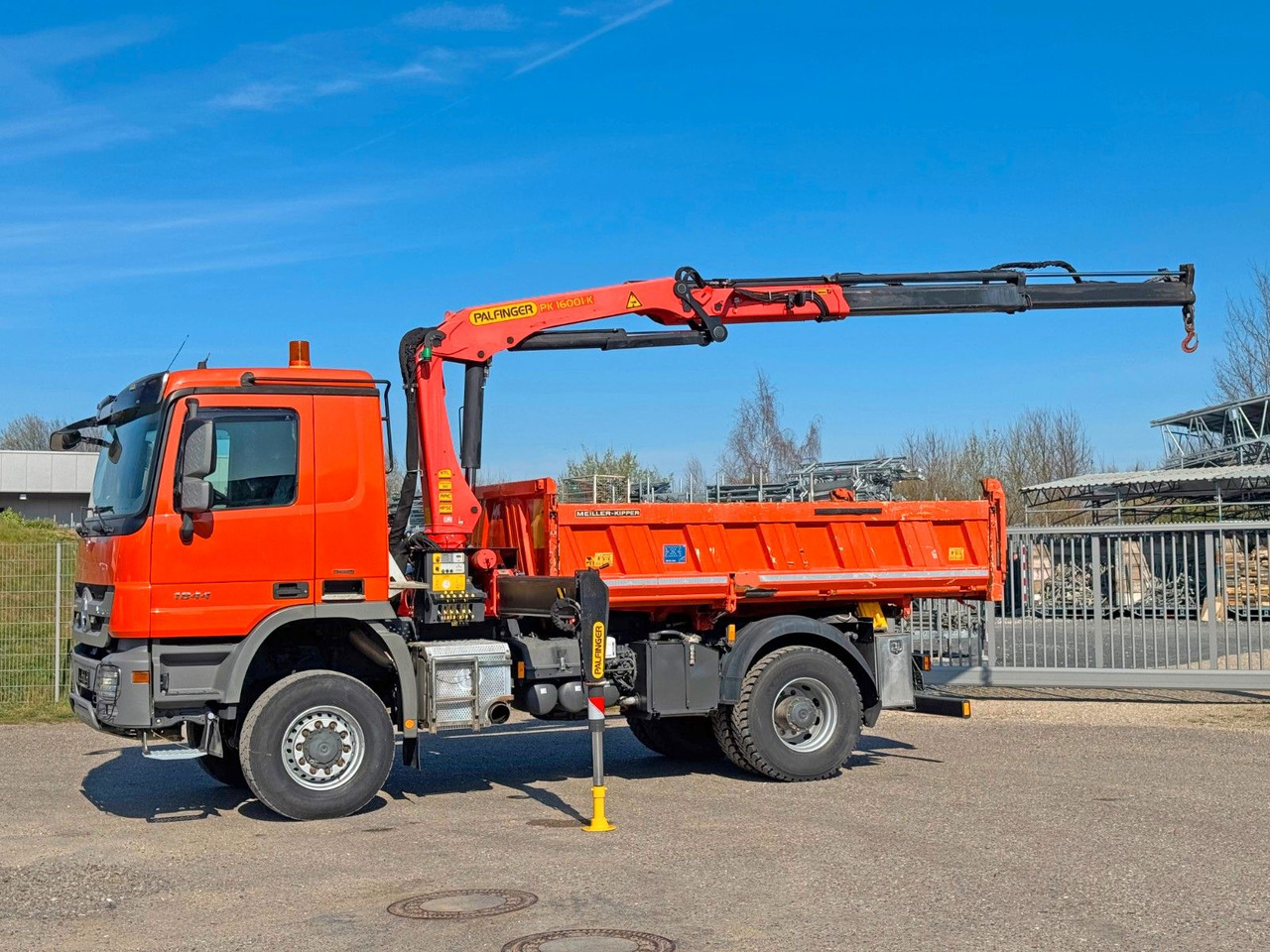 Mercedes-Benz 1844 4x4 Meiller 3S Bordmatik Palfinger PK16001K - מזהיר: תמונה 1 Mercedes-Benz 1844 4x4 Meiller 3S Bordmatik Palfinger PK16001K - מזהיר: תמונה 1