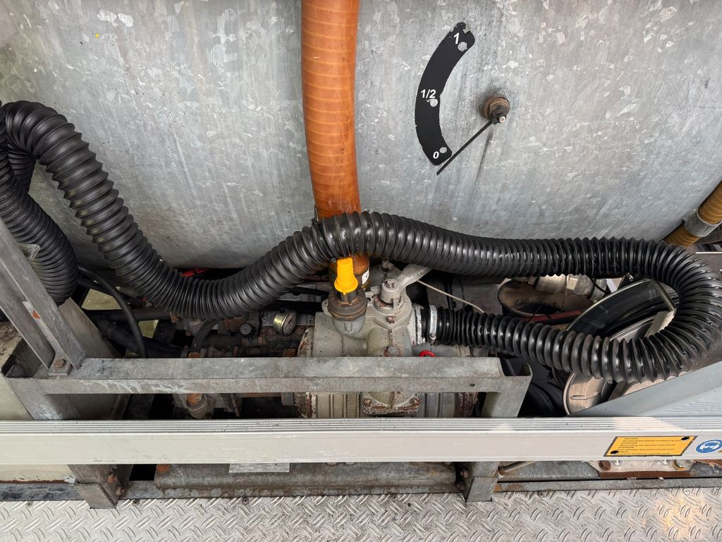 Mercedes-Benz 818 4X2 ROM Toilettenwagen Mercedes-Benz 818 4X2 ROM Toilettenwagen 6 Plätze - משאית ואקום: תמונה 4 Mercedes-Benz 818 4X2 ROM Toilettenwagen Mercedes-Benz 818 4X2 ROM Toilettenwagen 6 Plätze - משאית ואקום: תמונה 4