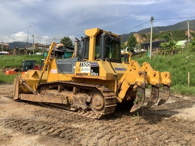 Komatsu D85EX-15 - דחפור: תמונה 2 Komatsu D85EX-15 - דחפור: תמונה 2