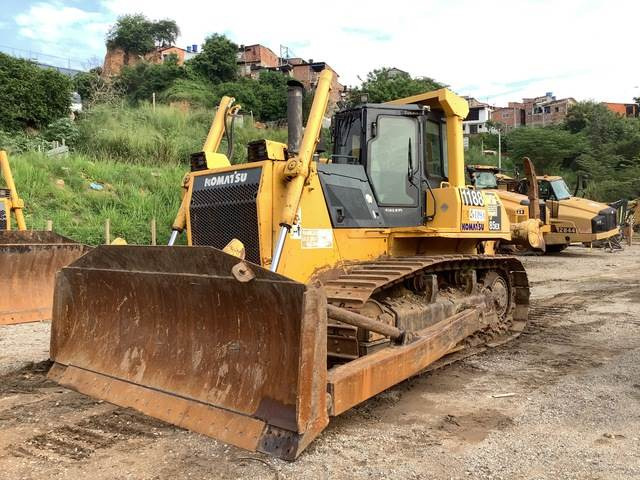 Komatsu D85EX-15 - דחפור: תמונה 1 Komatsu D85EX-15 - דחפור: תמונה 1