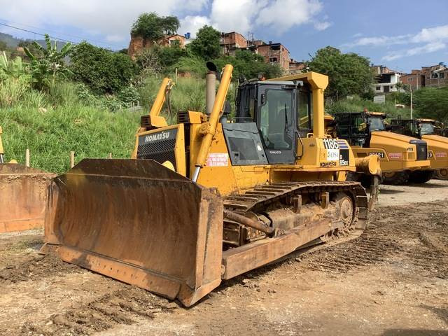 Komatsu D85EX-15 - דחפור: תמונה 1 Komatsu D85EX-15 - דחפור: תמונה 1