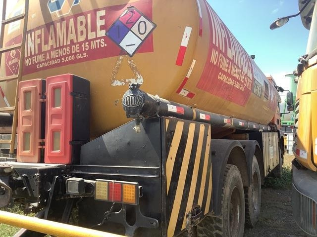 MAN 33.360-V20 - משאית מכל: תמונה 3 MAN 33.360-V20 - משאית מכל: תמונה 3