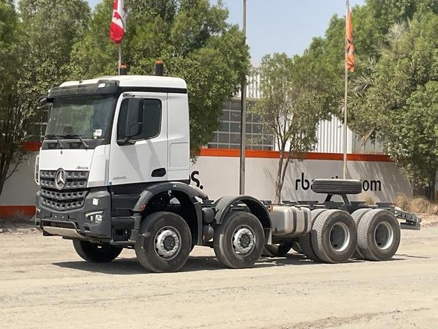 Mercedes-Benz Arocs 4240 - משאית עם שלדת תא: תמונה 1 Mercedes-Benz Arocs 4240 - משאית עם שלדת תא: תמונה 1