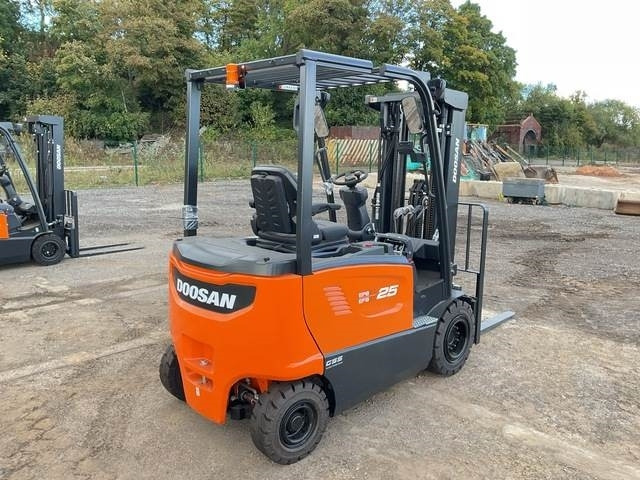Doosan B25X-7 PLUS - מלגזה חשמלית: תמונה 3 Doosan B25X-7 PLUS - מלגזה חשמלית: תמונה 3