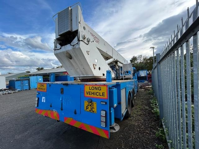 Scania P113ML - פלטפורמה אווירית מותקנת על משאית: תמונה 3 Scania P113ML - פלטפורמה אווירית מותקנת על משאית: תמונה 3