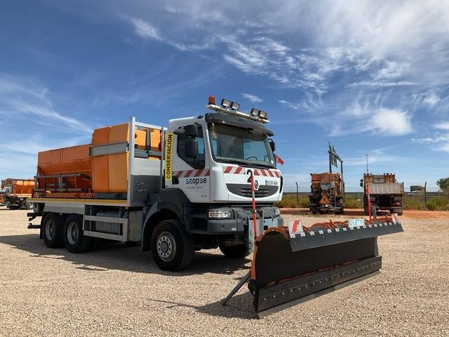 Renault Kerax 430DXI - מפלסת שלג: תמונה 4 Renault Kerax 430DXI - מפלסת שלג: תמונה 4