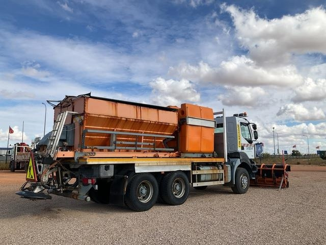 Renault Kerax 430DXI - מפלסת שלג: תמונה 3 Renault Kerax 430DXI - מפלסת שלג: תמונה 3